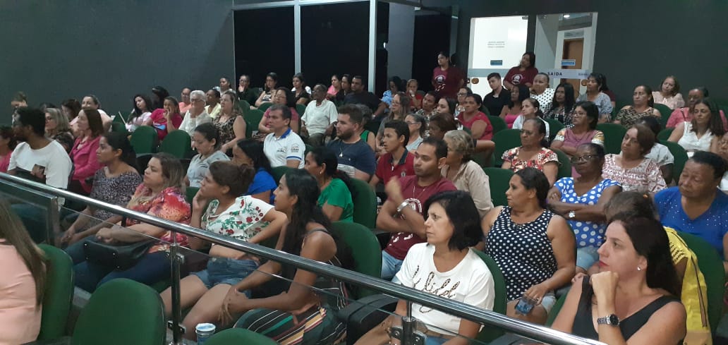 Outubro Rosa: Auditório da Câmara recebe centenas de mulheres na campanha de conscientização sobre o câncer de mama