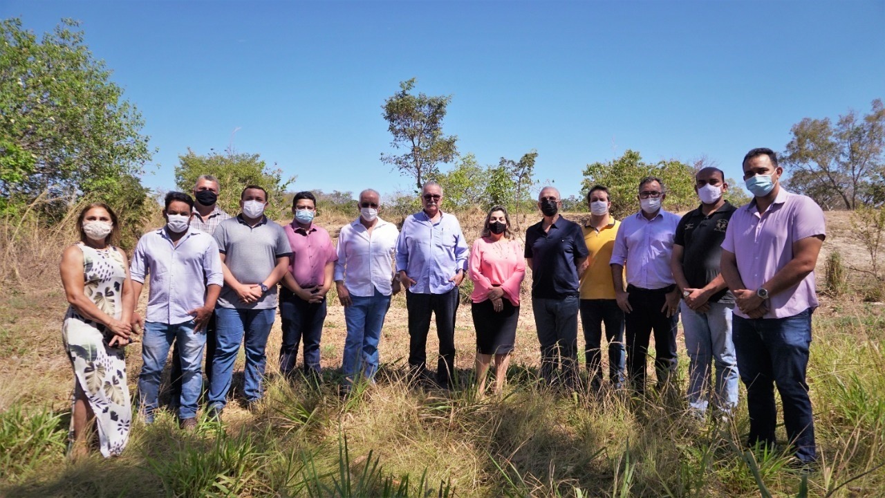 Vereadores comemoram doação de terreno para construção de escola de tempo integral padrão FNDE